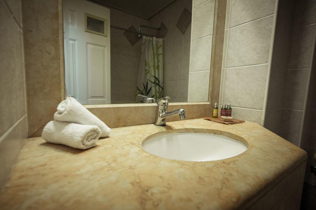 Faulty Towers Hotel Eilat Dış mekan fotoğraf