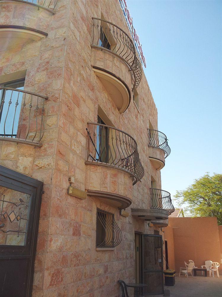 Faulty Towers Hotel Eilat Dış mekan fotoğraf